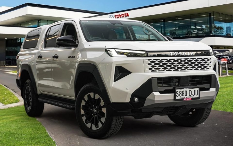 2025 Toyota Hilux SR5+