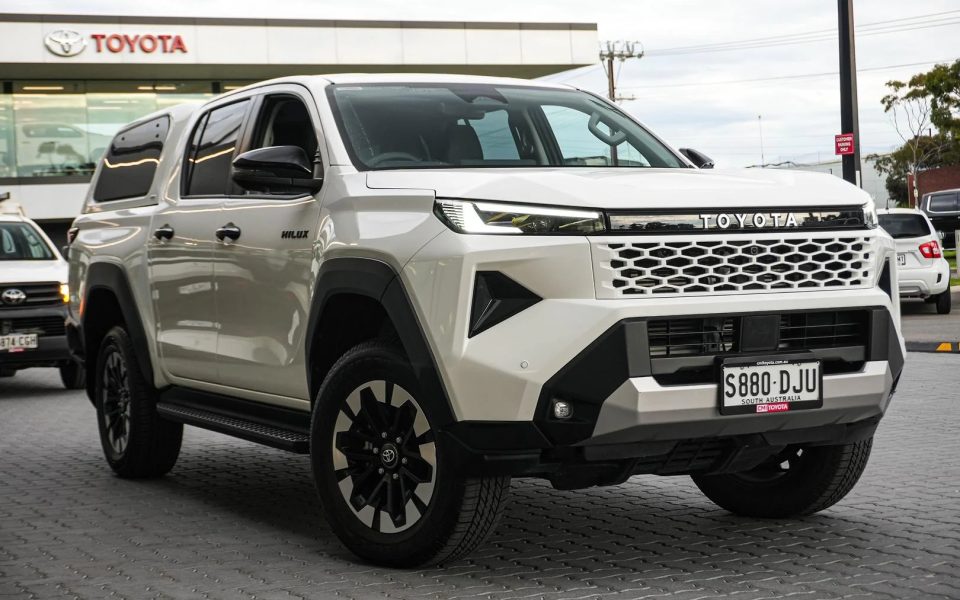 2025 Toyota Hilux SR5+