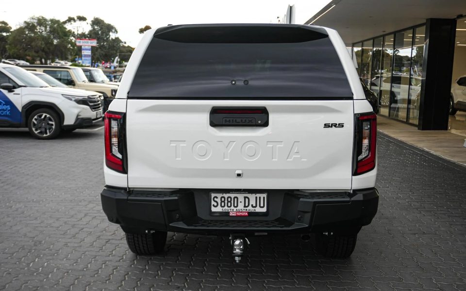 2025 Toyota Hilux SR5+