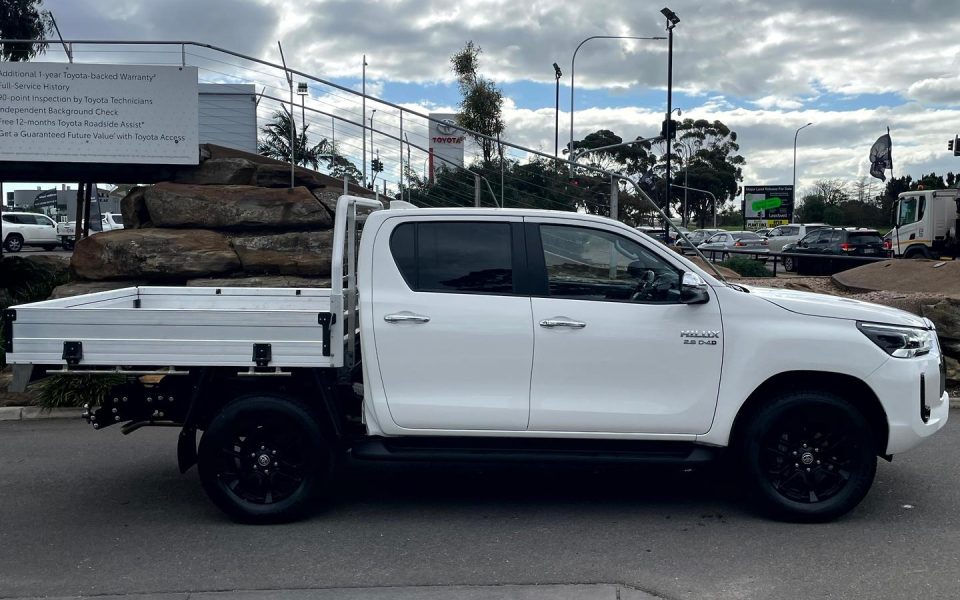2023 Toyota Hilux SR5