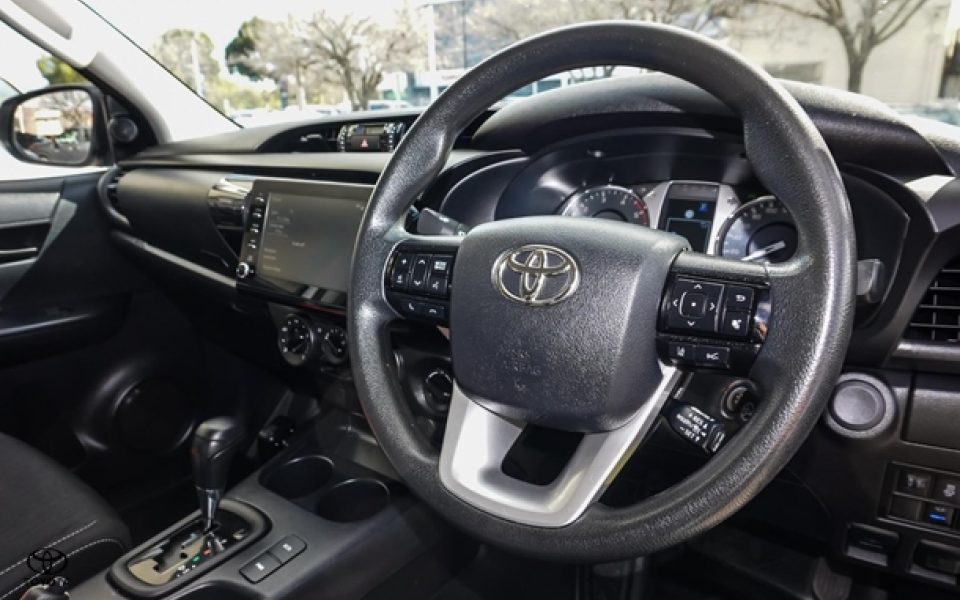 2022 Toyota Hilux SR