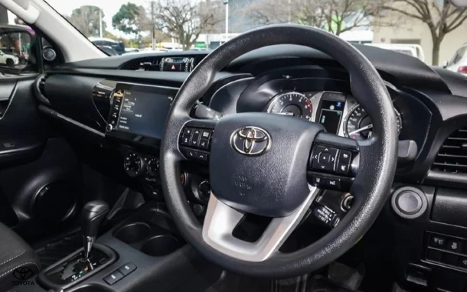 2023 Toyota Hilux SR