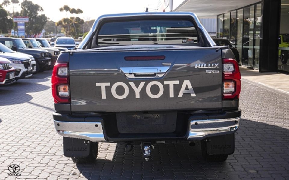 2022 Toyota Hilux SR5