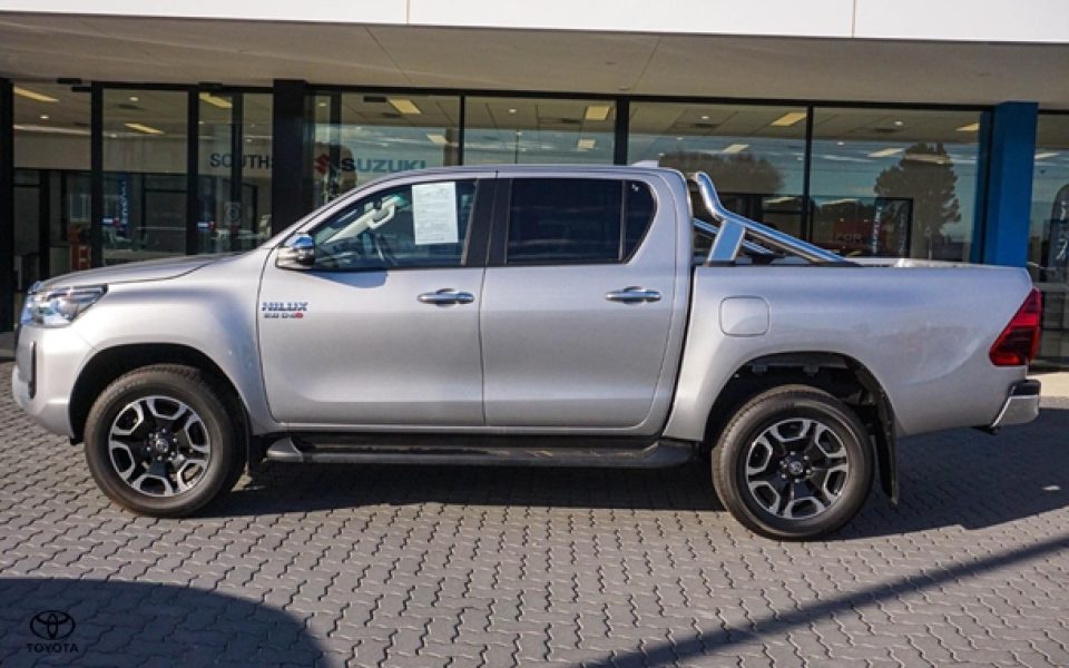 2022 Toyota Hilux SR5