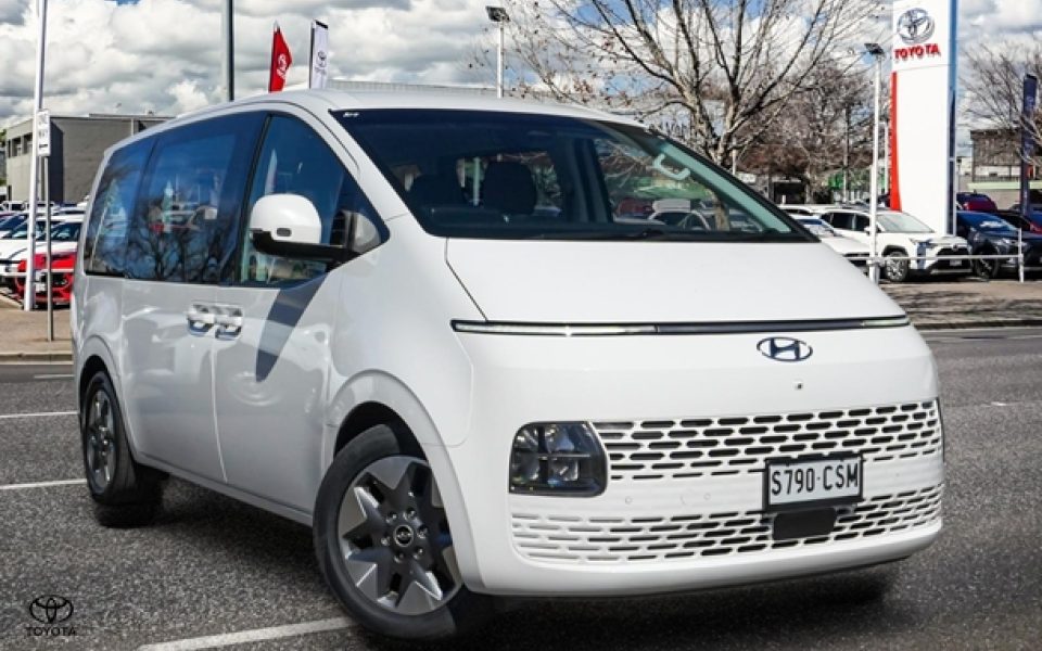 2022 Hyundai STARIA Base