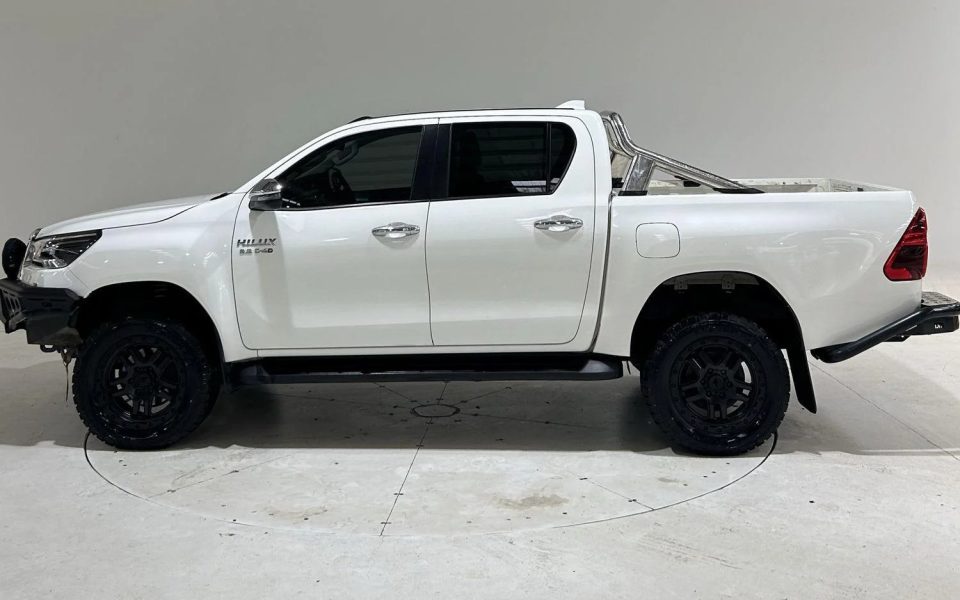 2022 Toyota Hilux SR5