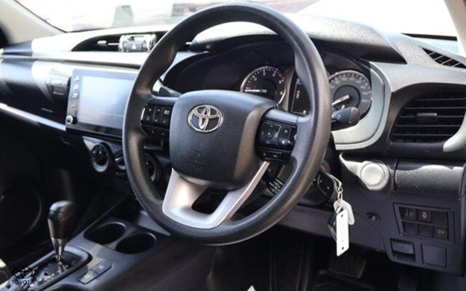 2020 Toyota Hilux SR
