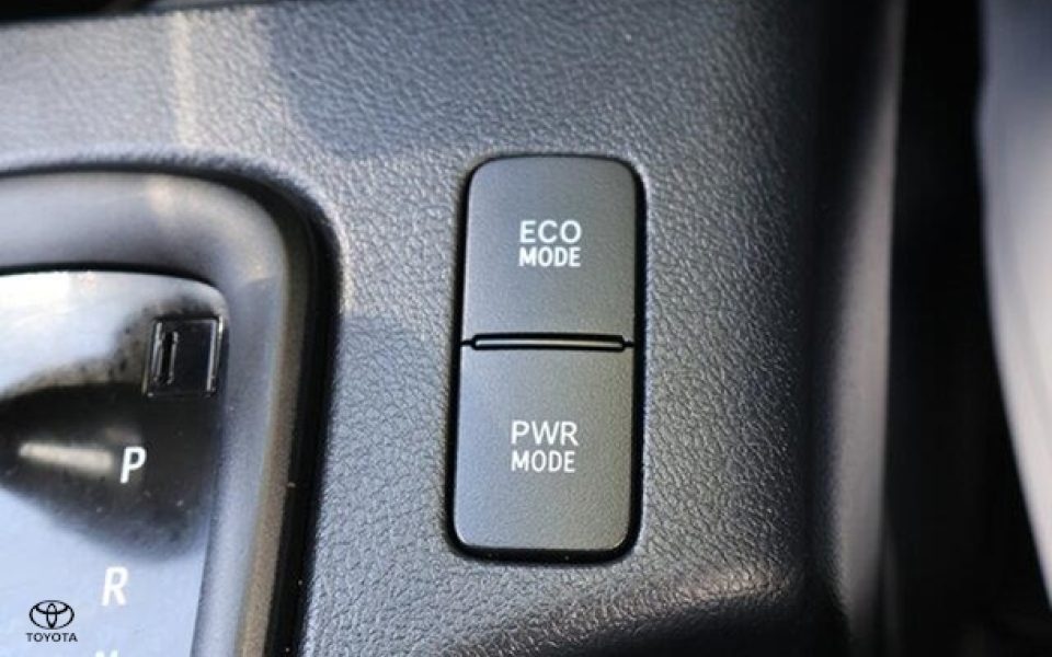 2020 Toyota Hilux SR