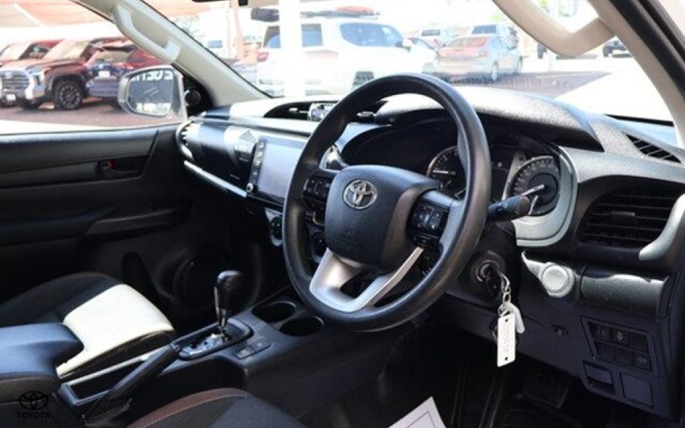 2020 Toyota Hilux SR
