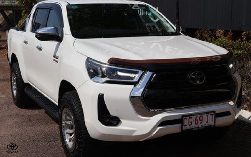 2023 Toyota Hilux SR5