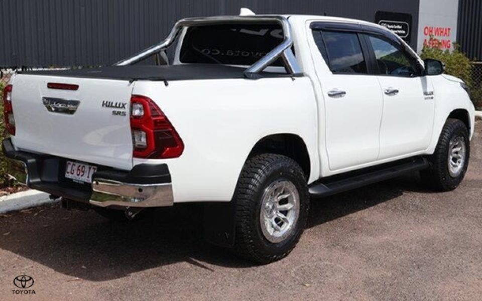 2023 Toyota Hilux SR5