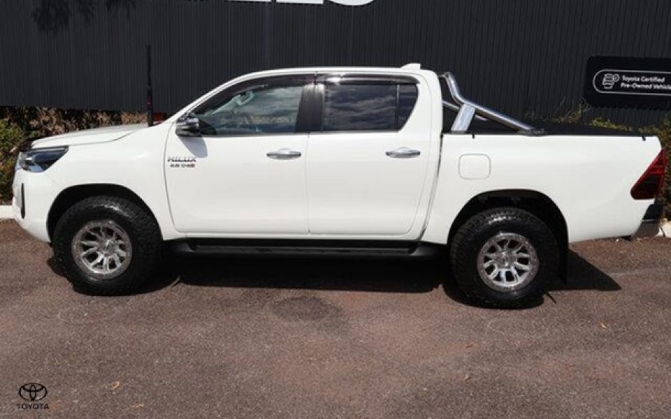 2023 Toyota Hilux SR5