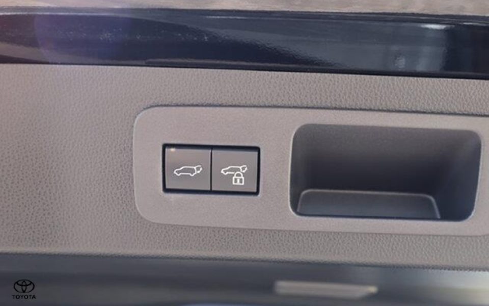 2025 Toyota Landcruiser Sahara ZX
