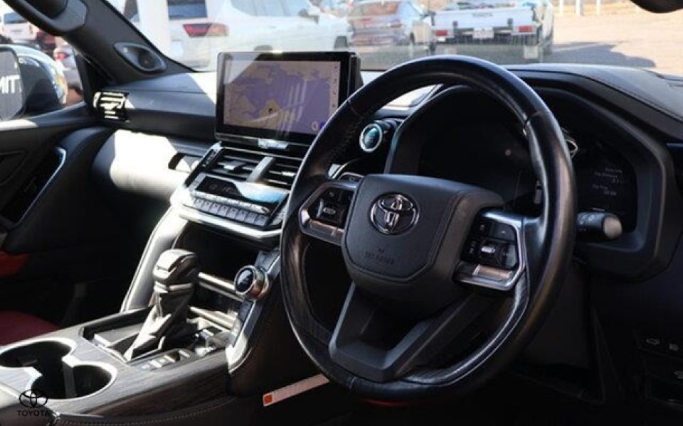2025 Toyota Landcruiser Sahara ZX