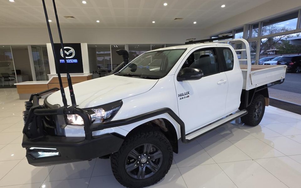 2023 Toyota Hilux SR