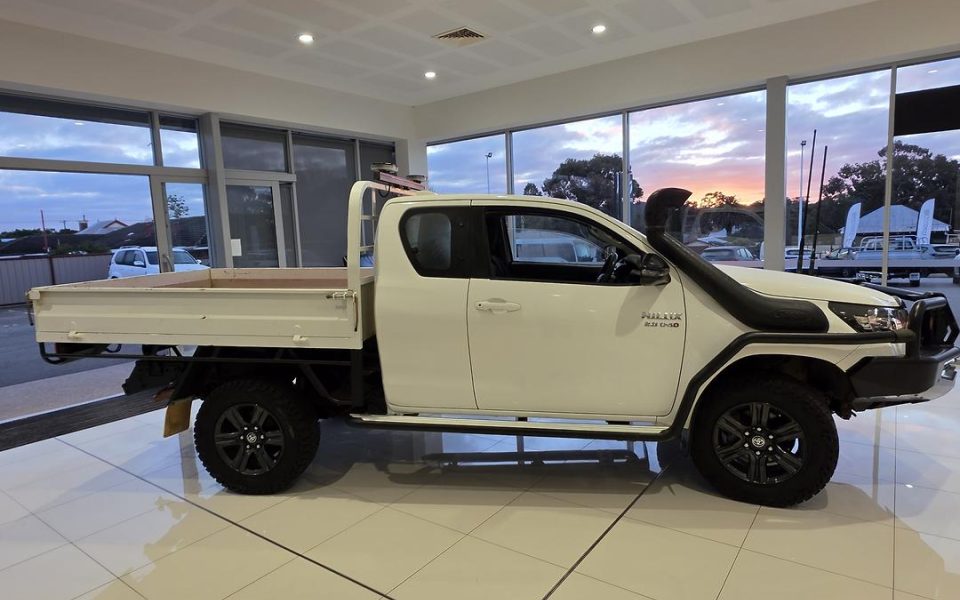 2023 Toyota Hilux SR