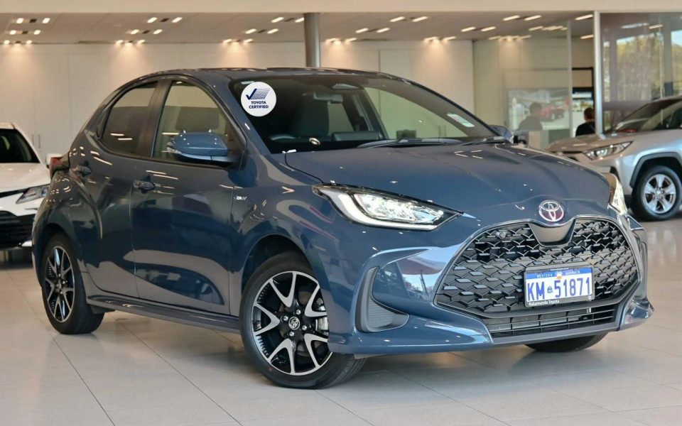 2025 Toyota Yaris Hybrid SX
