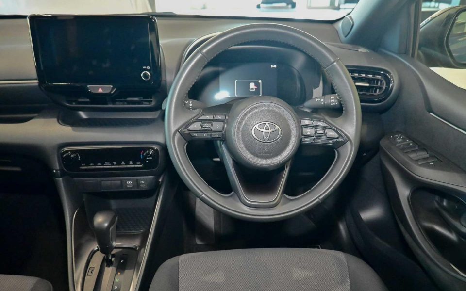2025 Toyota Yaris Hybrid SX