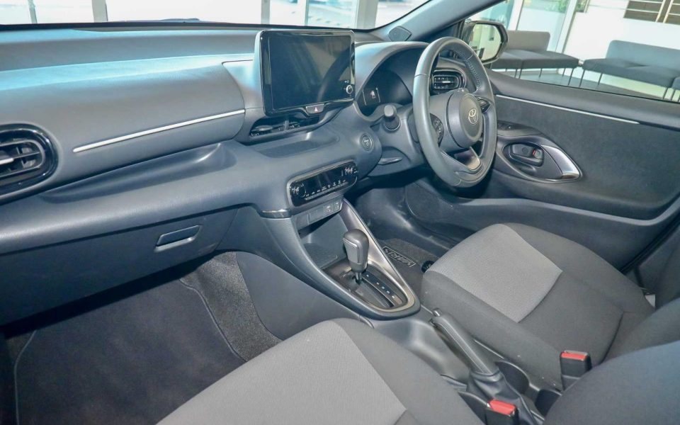 2025 Toyota Yaris Hybrid SX