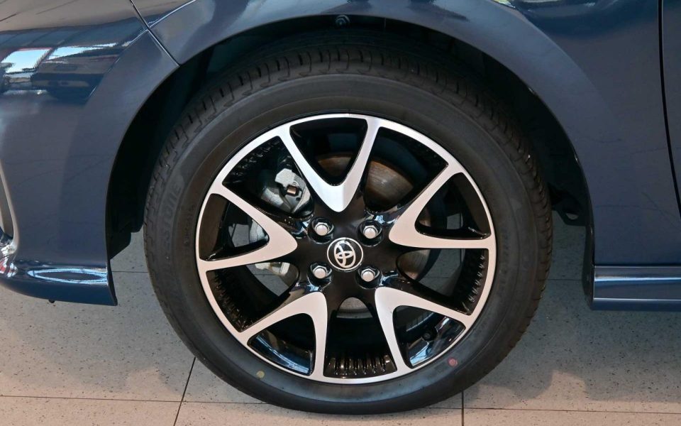 2025 Toyota Yaris Hybrid SX