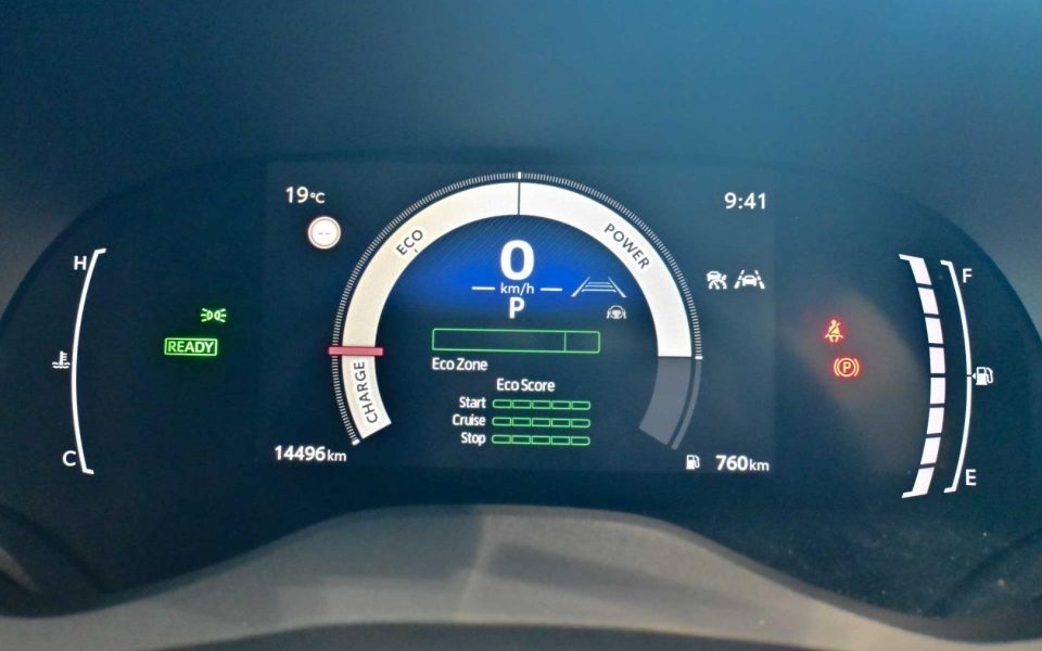 2025 Toyota Yaris Hybrid SX