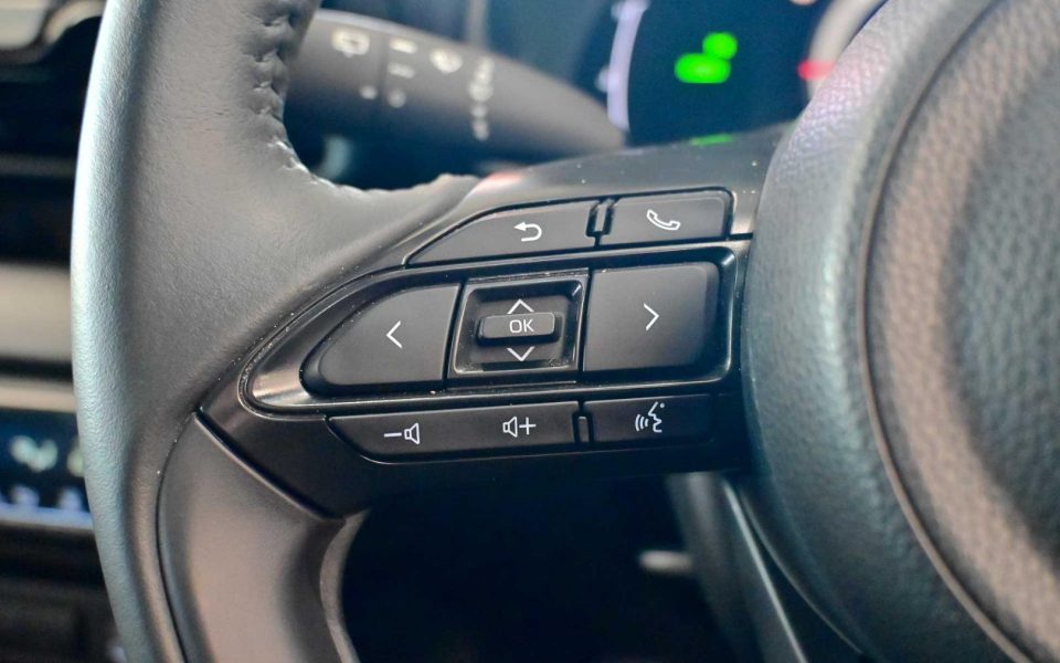 2025 Toyota Yaris Hybrid SX