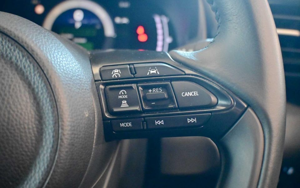 2025 Toyota Yaris Hybrid SX