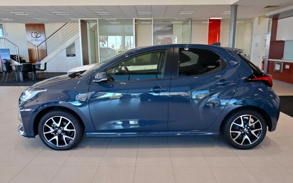 2025 Toyota Yaris Hybrid SX