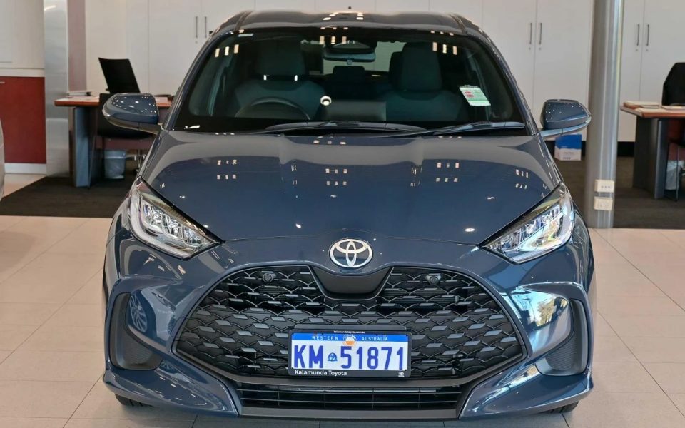 2025 Toyota Yaris Hybrid SX