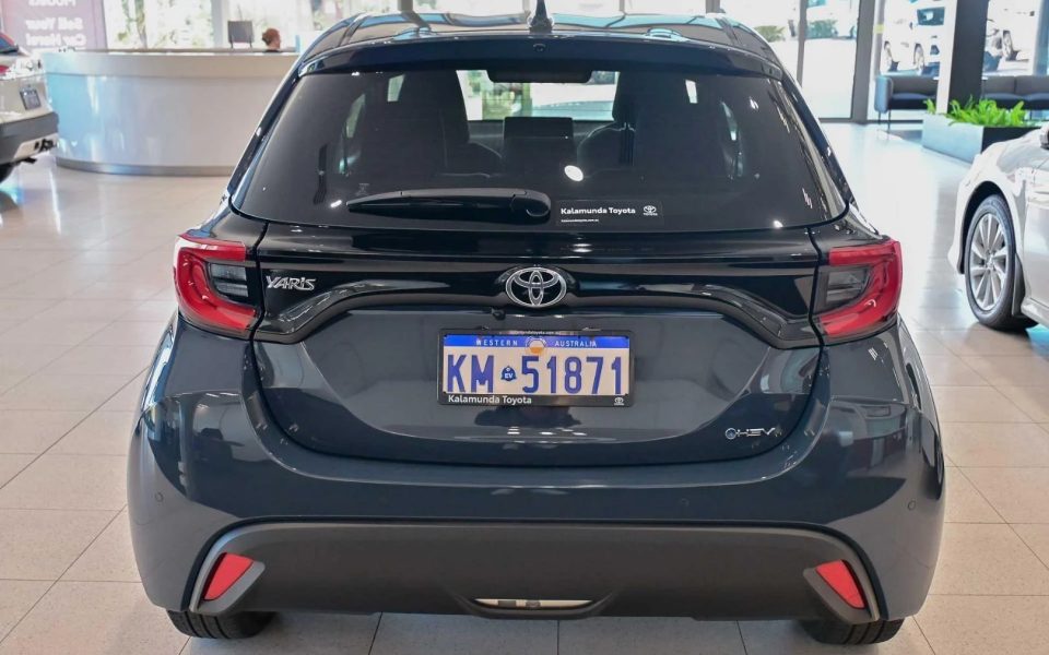 2025 Toyota Yaris Hybrid SX