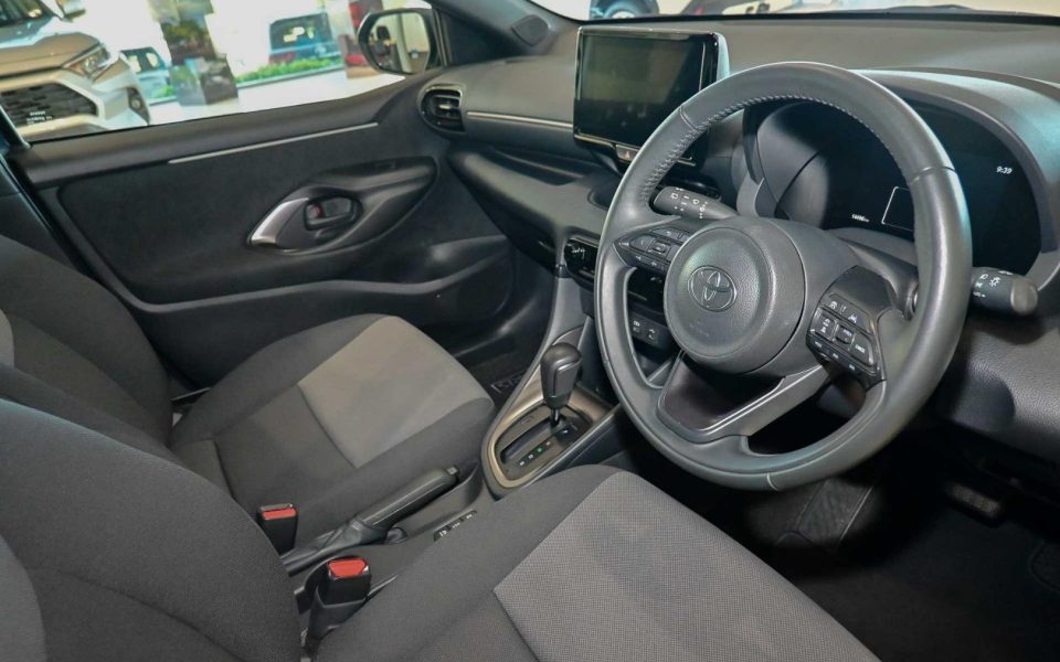 2025 Toyota Yaris Hybrid SX