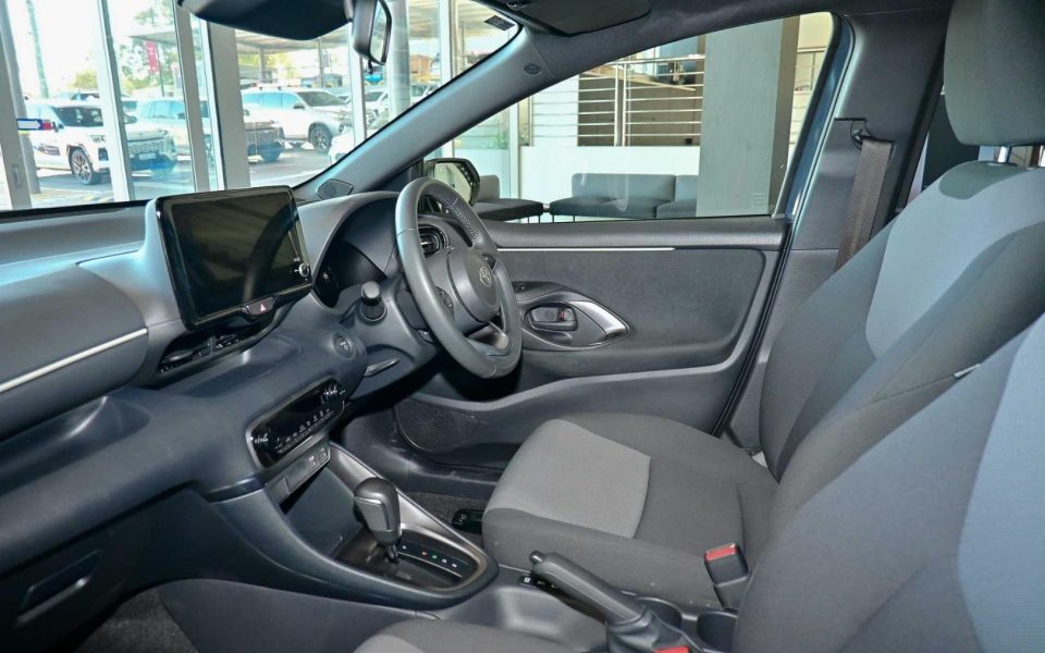 2025 Toyota Yaris Hybrid SX