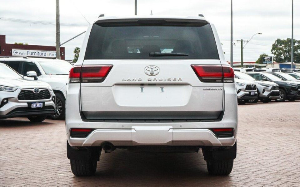 2024 Toyota Landcruiser Sahara ZX