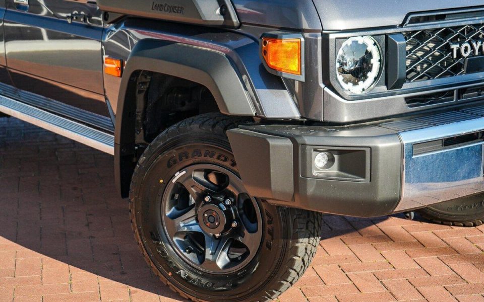 2025 Toyota LC Military GXL