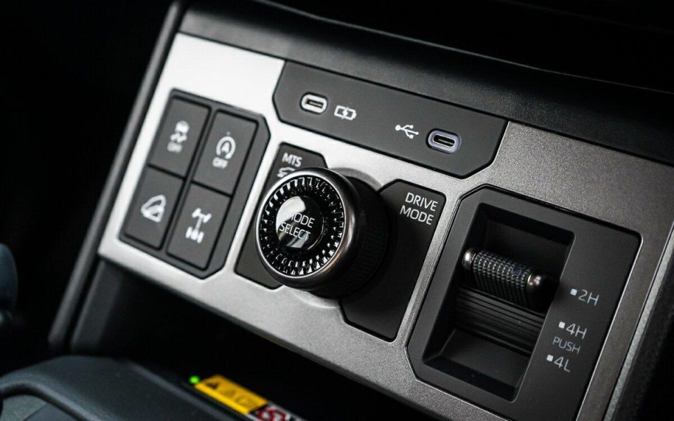 2026 Toyota Hilux 4x4 SR5+