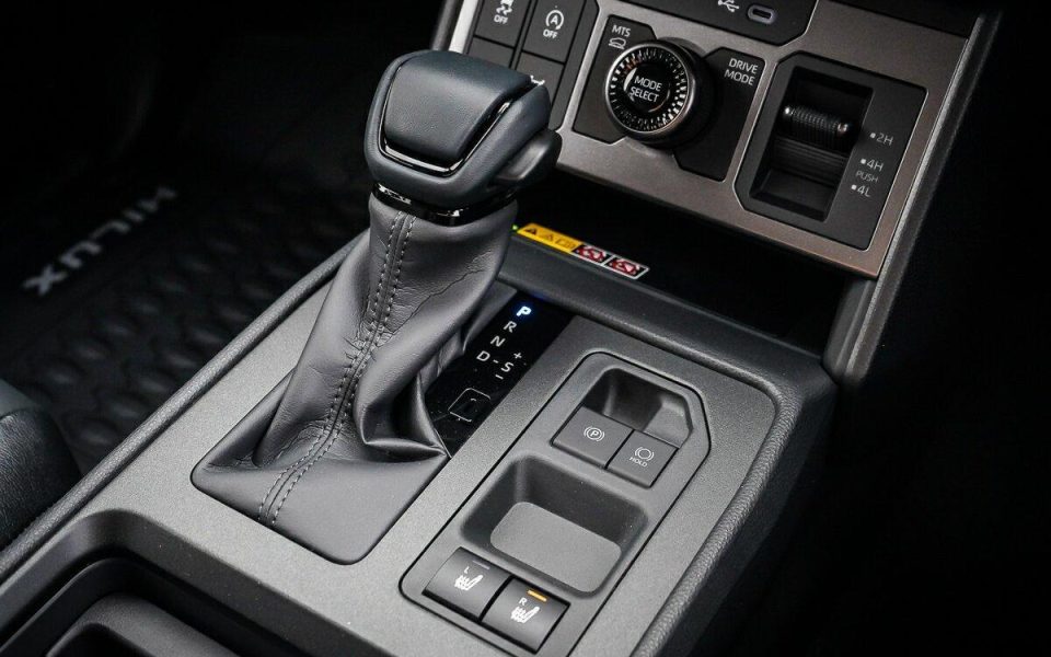 2026 Toyota Hilux 4x4 SR5+