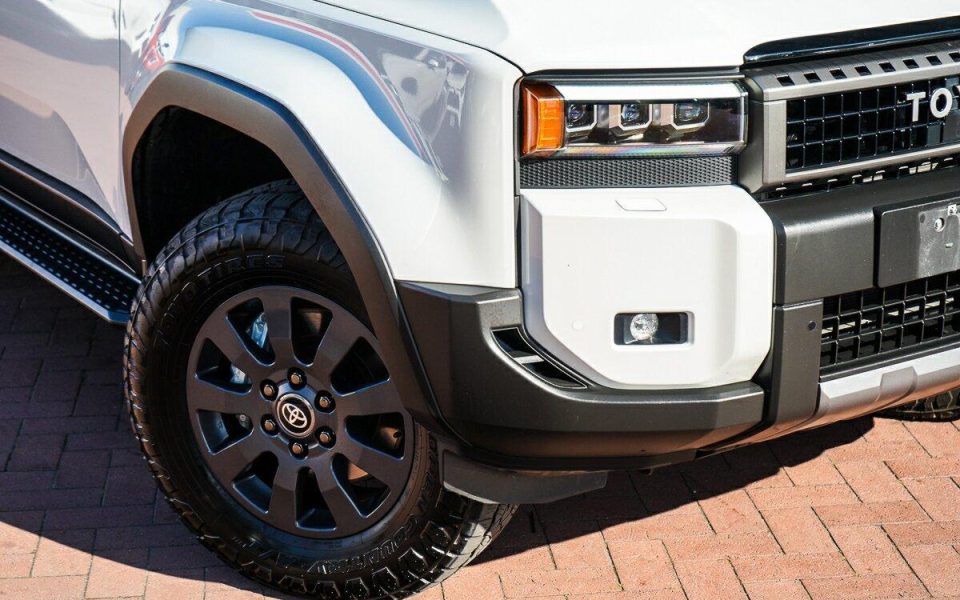 2025 Toyota Prado Altitude