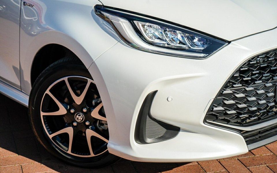 2025 Toyota Yaris Hybrid SX