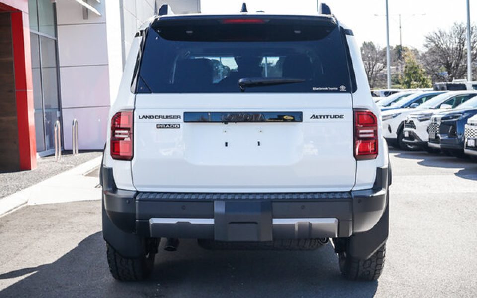 2026 Toyota Prado Altitude