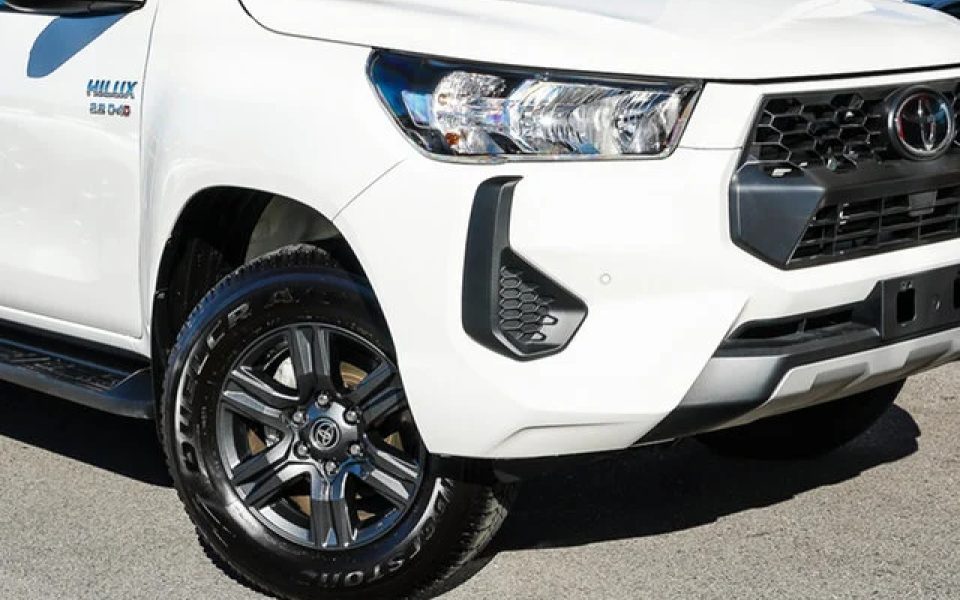 2025 Toyota Hilux 4x4 SR