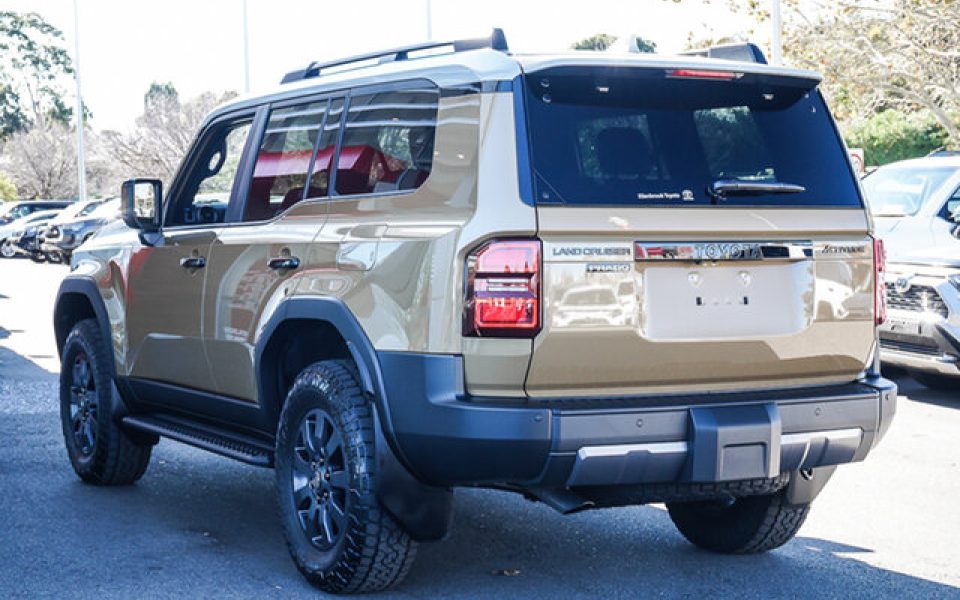 2025 Toyota Prado Altitude
