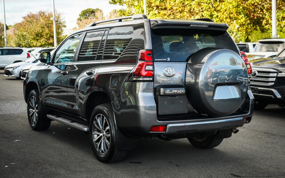 2023 Toyota Prado Kakadu