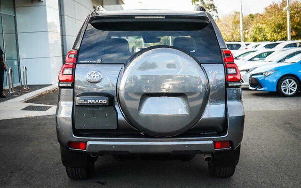 2023 Toyota Prado Kakadu