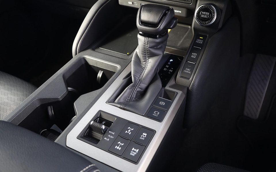 2025 Toyota Prado Altitude