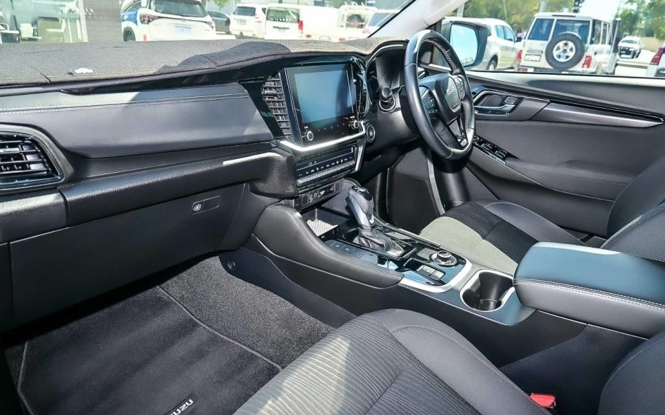 2025 ISUZU MU-X LS-U